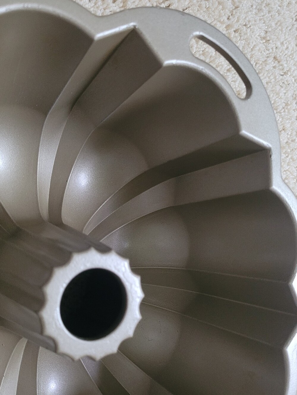Nordic Ware 10-15 cups Bundt Cake Pan - Picture 6 of 11